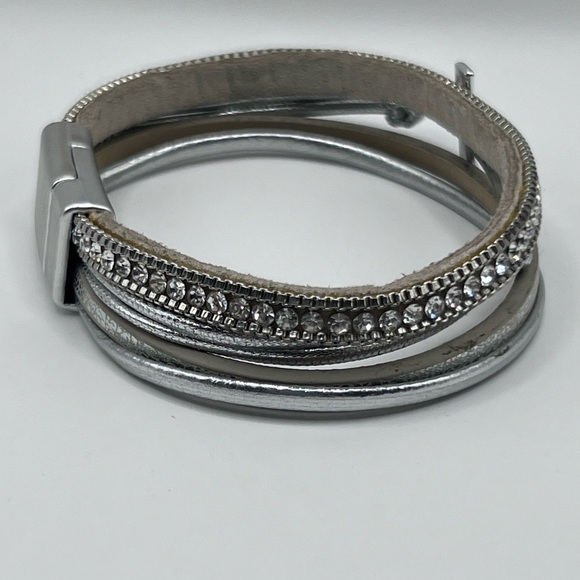 4 Magnetic leather bracelets - Picture 12 of 16